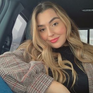 Meet your Posher, Robyn ann